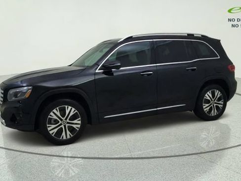 Used 2025 Mercedes-Benz GLB 250 4MATIC w/ Exclusive Package image 4