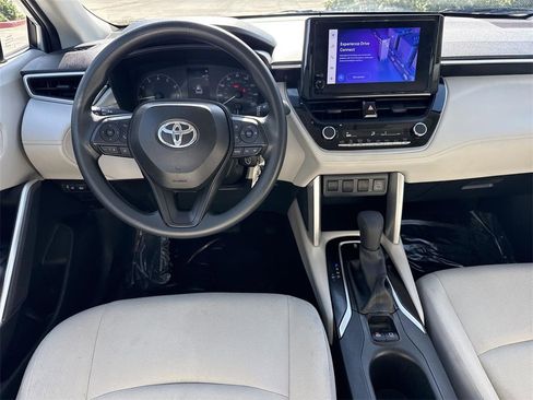 Used 2024 Toyota Corolla Cross L image 18
