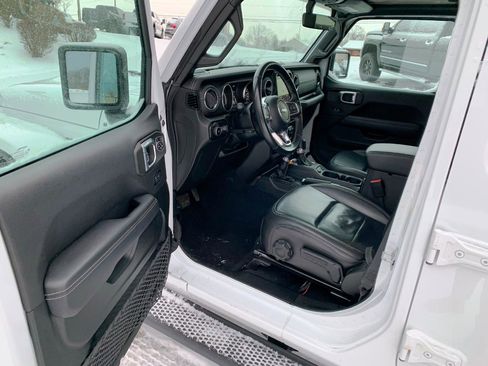 Used 2021 Jeep Wrangler Unlimited Sahara w/ Uconnect 4C Nav & Sound Group AWD/4WD image 7