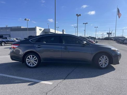 Used 2014 Toyota Avalon XLE image 2
