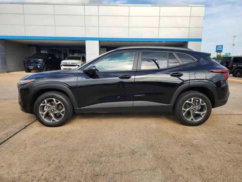 Certified 2025 Chevrolet Trax LT FWD image 5