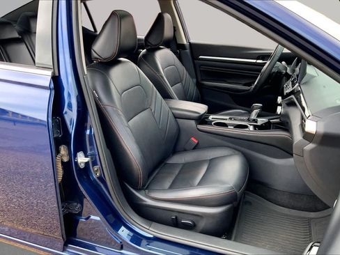 Used 2023 Nissan Altima 2.5 SR w/ SR Premium Package FWD image 9