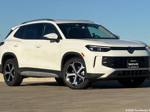 New 2026 Volkswagen Tiguan SE image 1