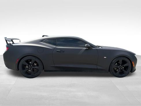 Used 2018 Chevrolet Camaro LT RWD image 4