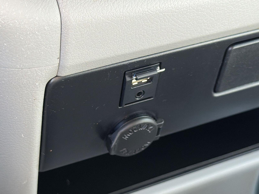 Used 2020 Toyota Sienna LE w/ Carpet Mat Package FWD image 18