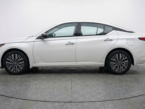 Used 2025 Nissan Altima 2.5 SV FWD image 5