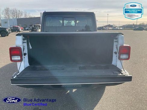 Used 2025 Jeep Gladiator Sport AWD/4WD image 19