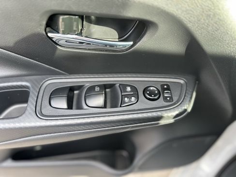 Used 2024 Nissan Versa SV w/ Trunk Package image 31