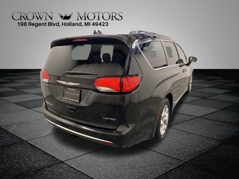 Used 2017 Chrysler Pacifica Limited w/ UConnect Theater Package image 6