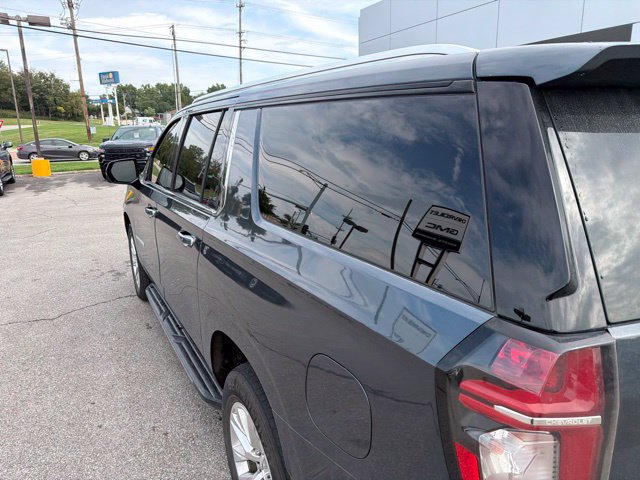 Used 2021 Chevrolet Suburban Premier w/ Premium Package AWD/4WD image 36