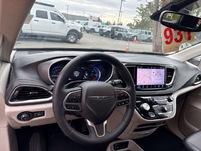 Used 2024 Chrysler Pacifica Limited FWD image 18