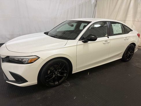 Used 2023 Honda Civic Sport image 2