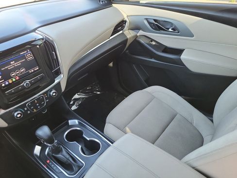 Used 2023 Chevrolet Traverse LS image 11