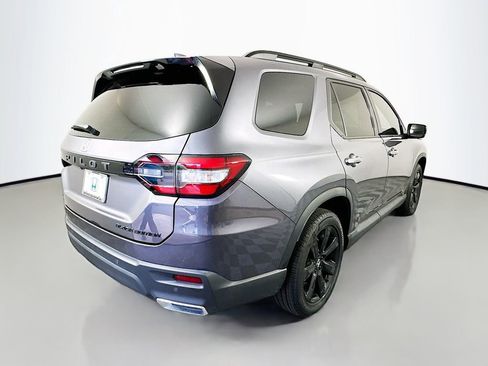 Certified 2025 Honda Pilot Black Edition image 5