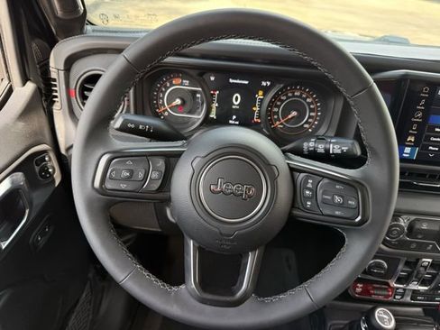 Used 2026 Jeep Wrangler Unlimited Rubicon AWD/4WD image 11