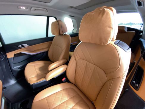 Certified 2023 BMW X7 xDrive40i w/ Climate Comfort Package image 28