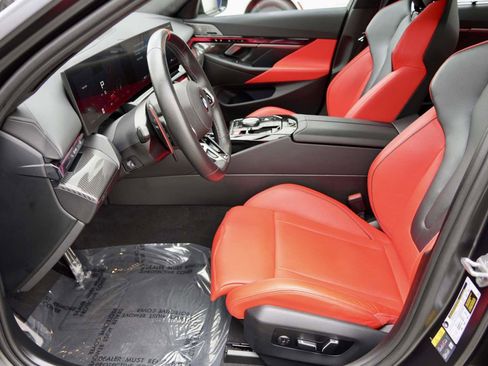 Used 2025 BMW M5 w/ Carbon Package image 24