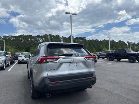 Used 2024 Toyota RAV4 XLE FWD image 3