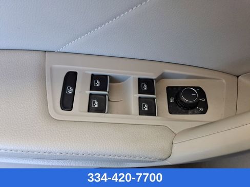 Certified 2022 Volkswagen Tiguan SE image 18