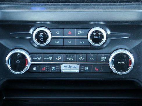 New 2026 Ford F250 Lariat w/ Black Appearance Package image 33