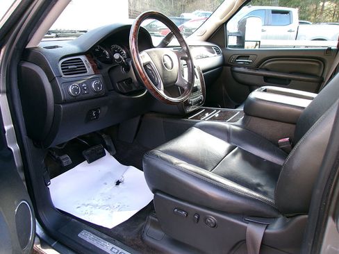 Used 2012 GMC Sierra 2500 Denali w/ Suspension Package, Off-Road image 14