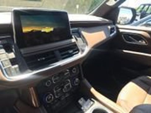 Used 2024 Chevrolet Suburban High Country w/ Advanced Technology Package AWD/4WD image 3