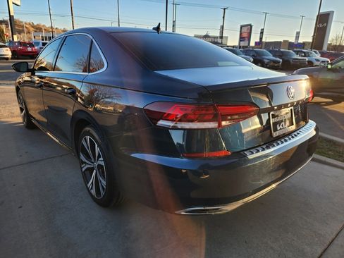 Used 2022 Volkswagen Passat 2.0T SE image 7