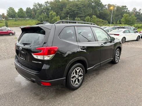Used 2023 Subaru Forester Premium AWD/4WD image 9