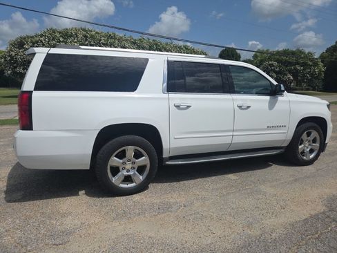 Used 2020 Chevrolet Suburban Premier RWD image 12