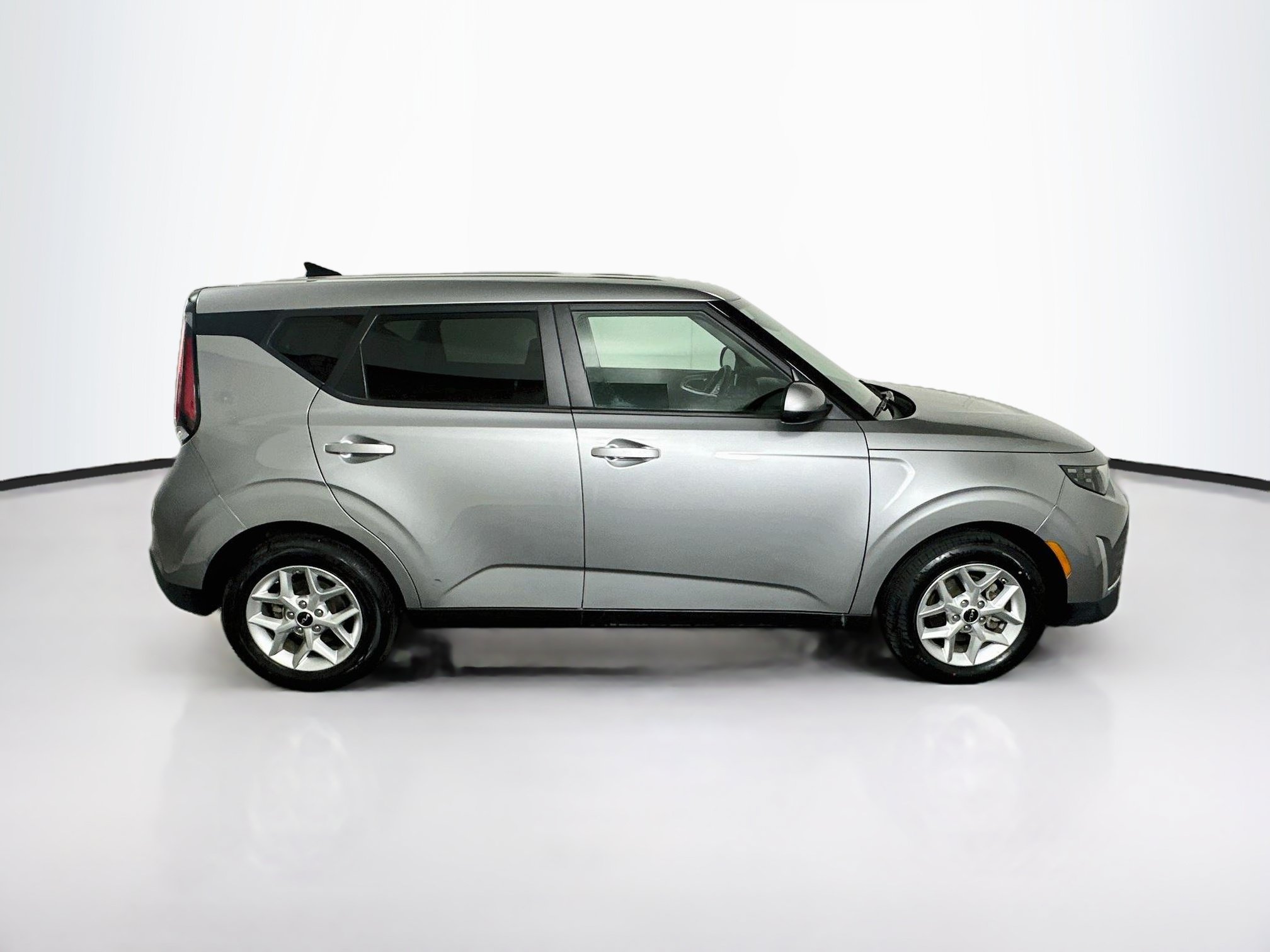 Used 2025 Kia Soul LX w/ LX Technology Package FWD image 10