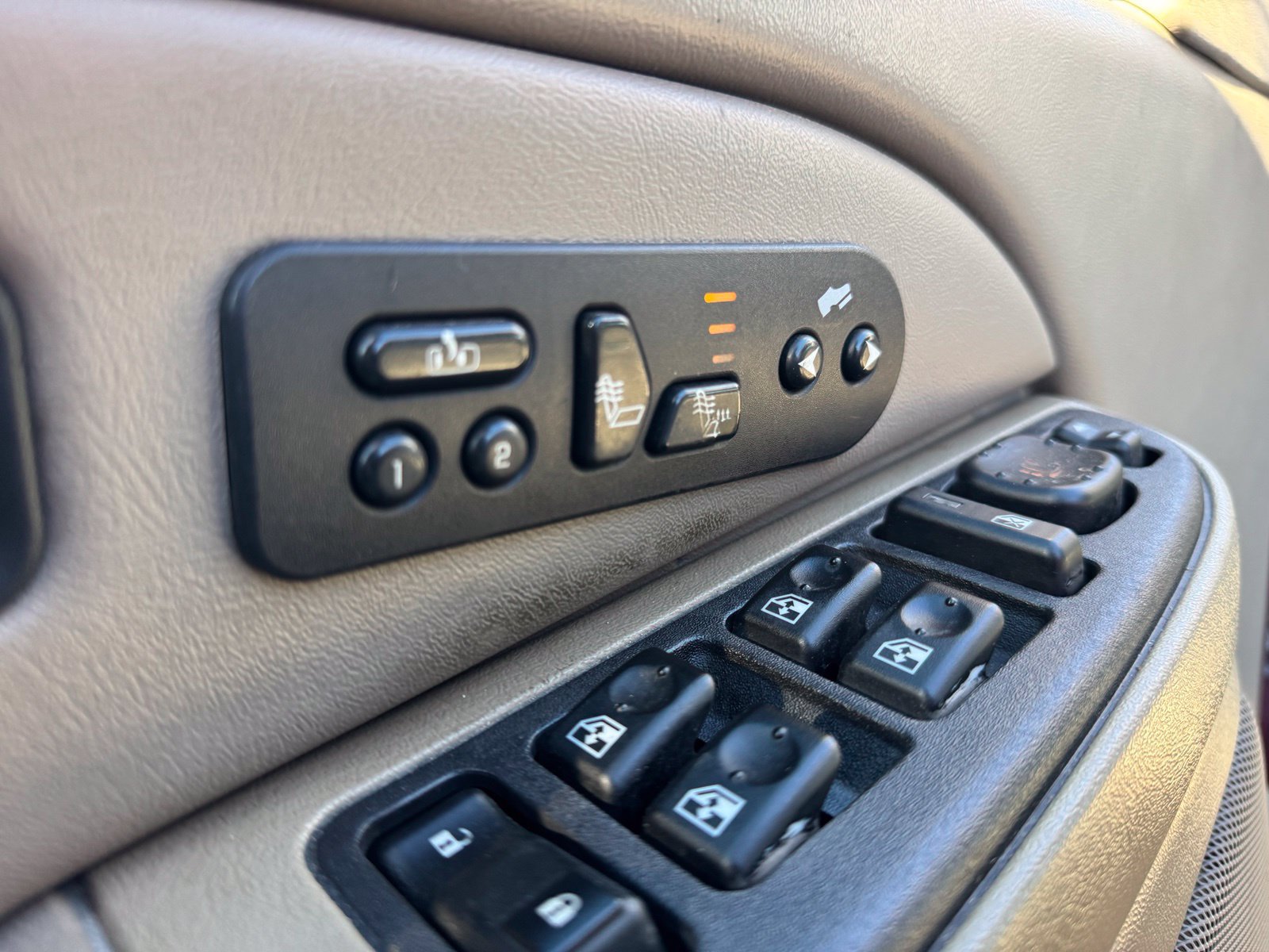 Used 2004 Chevrolet Suburban LT w/ Preferred Equipment Group AWD/4WD image 13