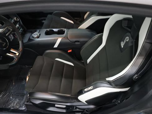 Used 2022 Ford Mustang Shelby GT500 w/ Carbon Fiber Track Pack RWD image 82