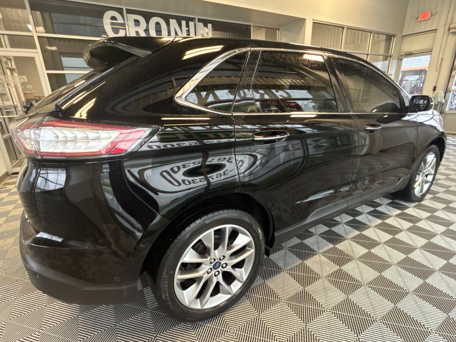 Used 2018 Ford Edge Titanium w/ Equipment Group 302A AWD/4WD image 6