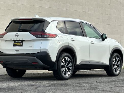 Used 2022 Nissan Rogue SV image 4