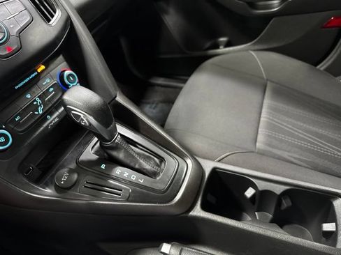 Used 2018 Ford Focus SE FWD image 19