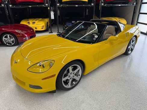 Used 2007 Chevrolet Corvette Coupe w/ Preferred Equipment Group RWD image 4