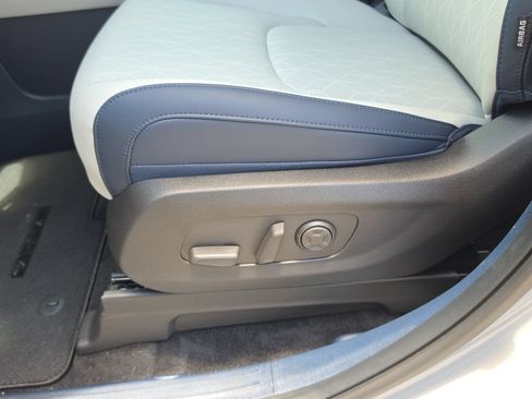 New 2026 Kia Carnival EX FWD image 22