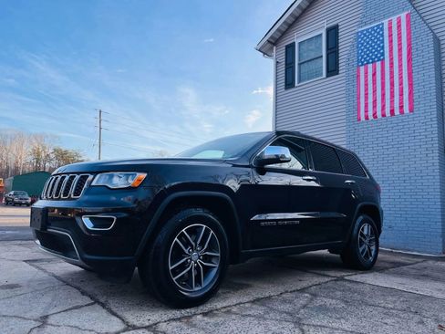 Used 2017 Jeep Grand Cherokee Limited image 2