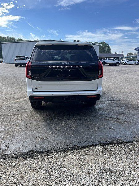 Used 2025 Ford Expedition Active AWD/4WD image 6
