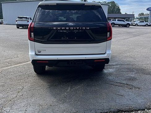 Used 2025 Ford Expedition Active AWD/4WD image 6