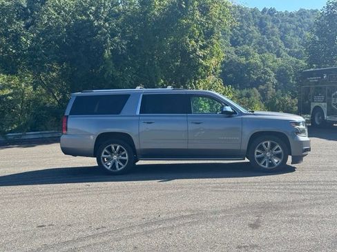 Used 2018 Chevrolet Suburban Premier AWD/4WD image 23