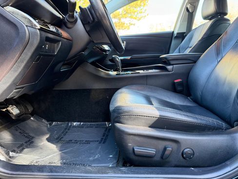 Used 2015 Toyota Avalon XLE image 16