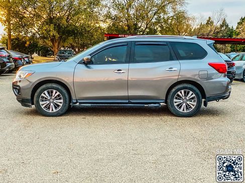 Used 2020 Nissan Pathfinder S image 5