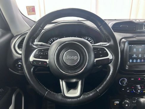 Used 2018 Jeep Renegade Latitude w/ Cold Weather Group image 9