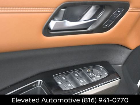 Certified 2023 Nissan Pathfinder Platinum w/ Cargo Package AWD/4WD image 16
