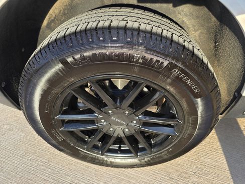 Used 2017 Cadillac XT5 Luxury w/ Driver Awareness Package image 11