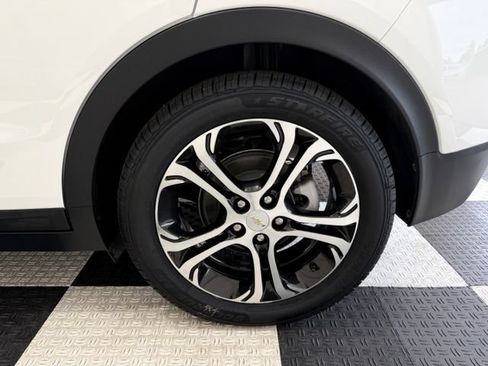 Used 2017 Chevrolet Bolt Premier w/ Driver Confidence II Package FWD image 9