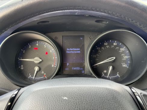 Used 2020 Toyota C-HR XLE FWD image 30
