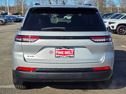 New 2025 Jeep Grand Cherokee Altitude image 10