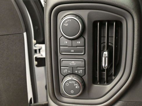 Used 2025 Chevrolet Silverado 2500 W/T w/ WT Convenience Package AWD/4WD image 18